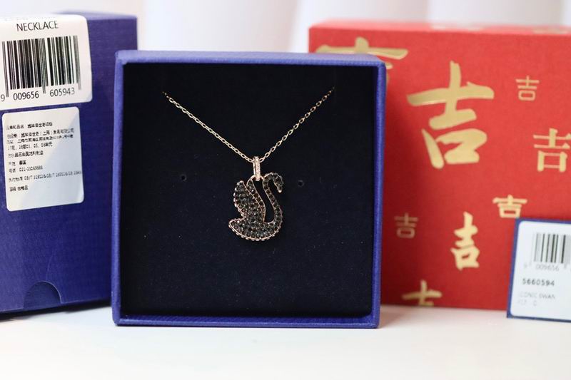 Swarovski Necklace 01lyr30 (1)